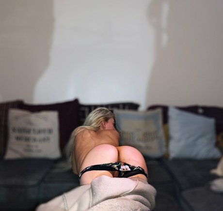 ぽっちゃりカップルオンリーファンズ 美しい裸 写真