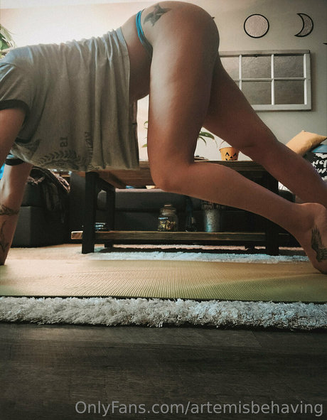 お尻を広げるオンリーファンズ セクシーxxx 写真