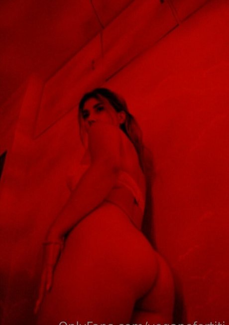 ボディビルダーヌードオンリーファンズ セクシーヌード 写真