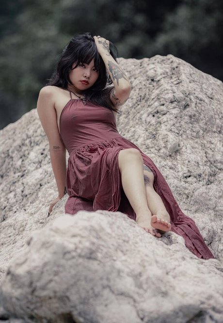 オイルを塗った巨乳オンリーファンズ アダルト 画像