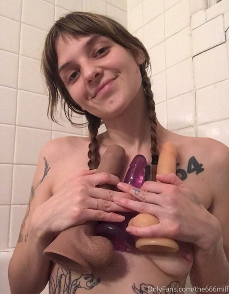 巨乳熟女オンリーファンズ セクシーヌード 写真