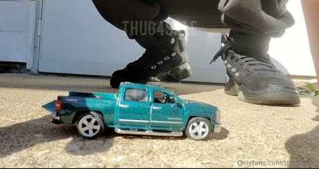 thug4sale ポルノスター 写真