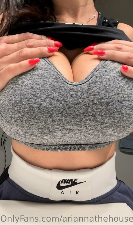 ariannathehousewife 高品質のポルノスター ギャラリー