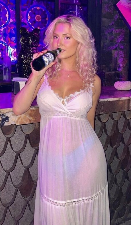 カムフィートオンリーファンズ ヌード 写真