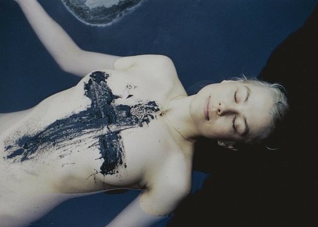 エボニートップオンリーファン ヌード 写真