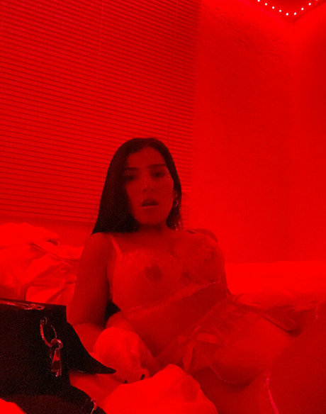 巨乳ストリップオンリーファンズ アート裸 写真