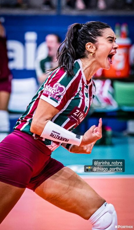 Lara Nobre セックスモデル 写真