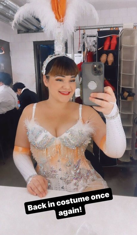 Maggie Renee 裸のスター 画像