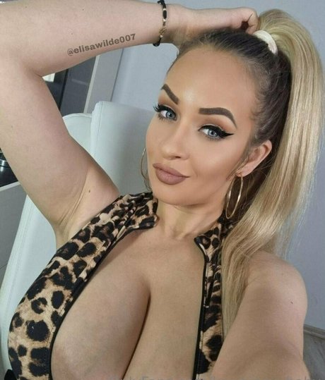 ヌード熟女オンリーファンズ ポルノ 写真