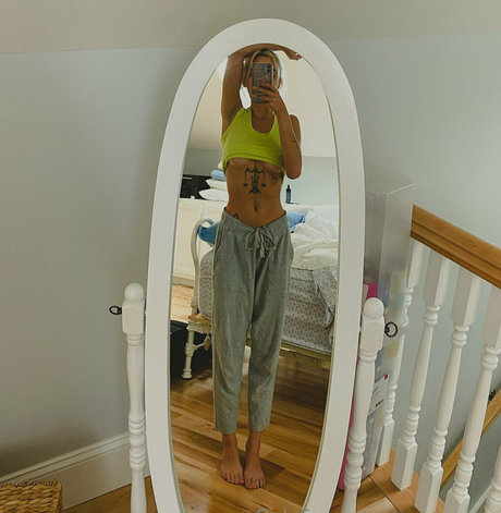 avacanary 無料のポルノスター 写真