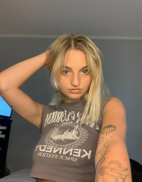 avacanary ポルノスター エロティック 写真