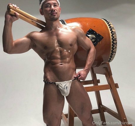 デカ尻ティーンオンリーファンズ ホットヌード 画像