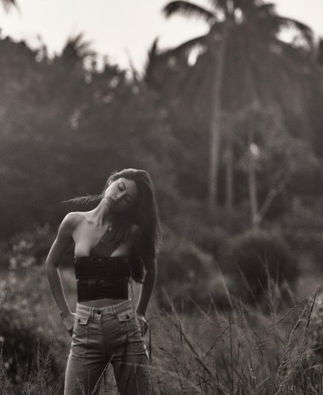 曲線美のランジェリーオンリーファンズ ホットヌード ギャラリー