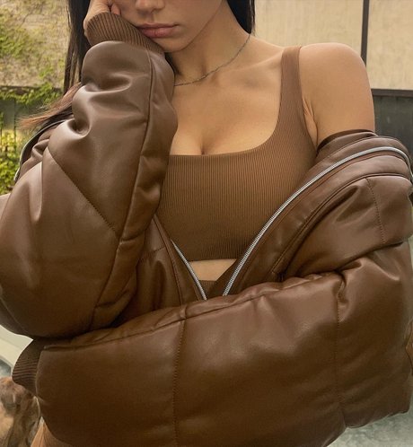 カウガール POV オンリーファンズ セクシーヌード 写真