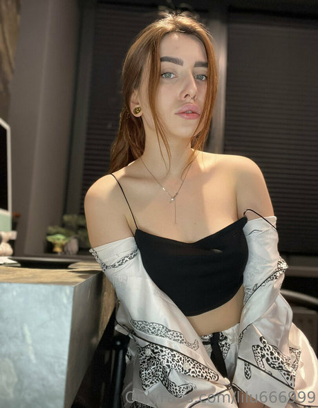 lilu666999 ポルノスター セクシー 写真