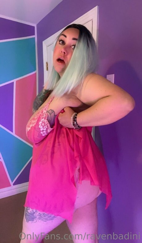 黒髪の熟女オンリーファンズ ホットセクシー 画像