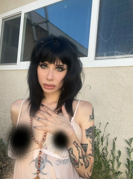 金髪の小人オンリーファンズ 美しい裸 写真