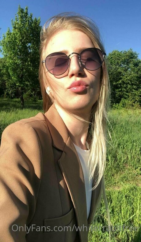 whiterrabitfree アートスター 写真