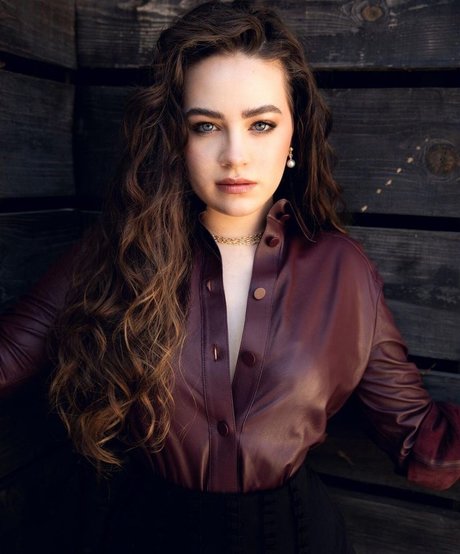 Mary Mouser ホット女優 写真