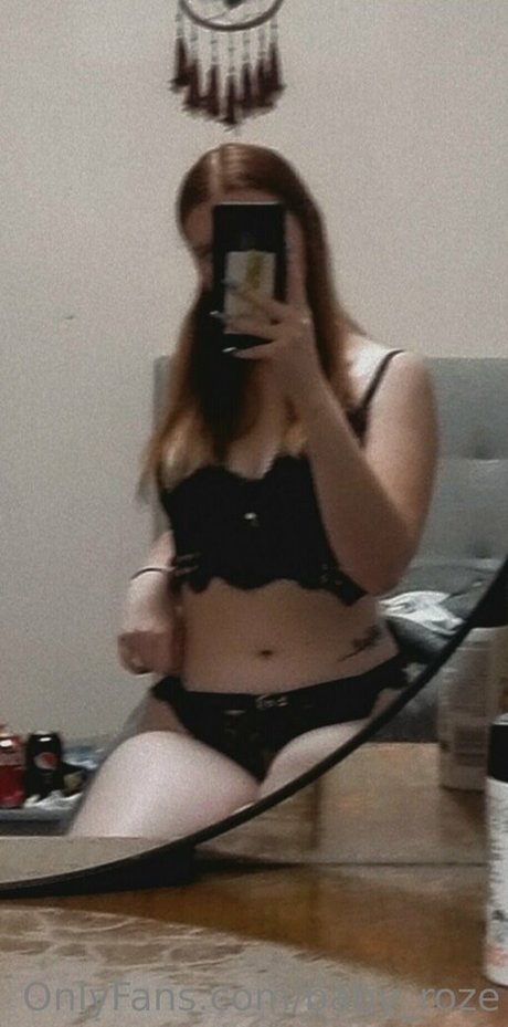 ベビーシッターオンリーファンズ えろ 写真