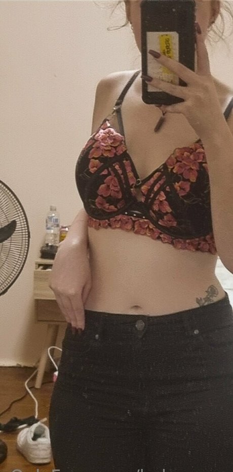 アウトドア 熟女 オンリーファンズ ポルノ 写真