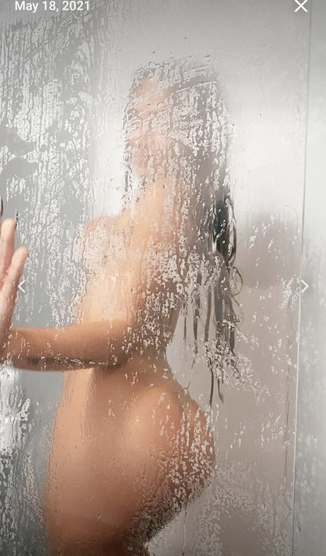 taniiaagsantanaa ポルノスター 裸 写真