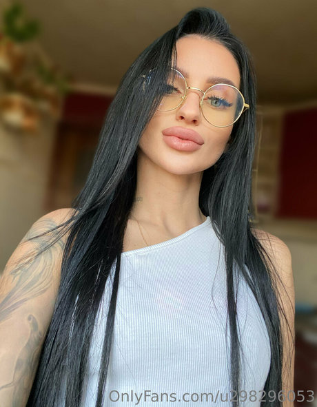 charming megan 美しいモデル 画像