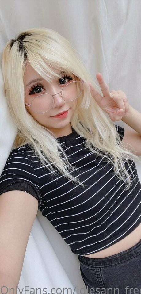 idlesann free ヌードのポルノスター 写真