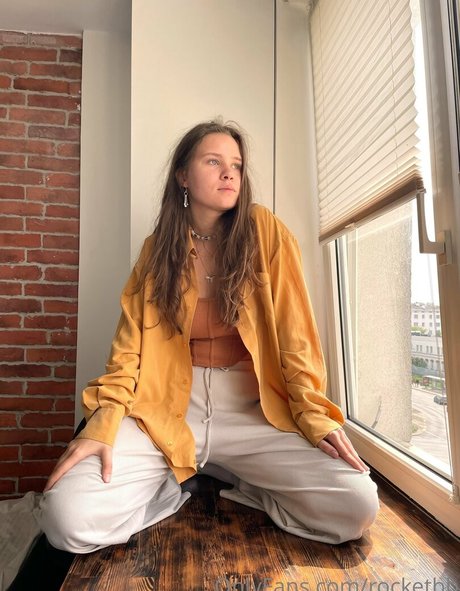 レズビアンの潮吹きオンリーファンズ えろた 画像