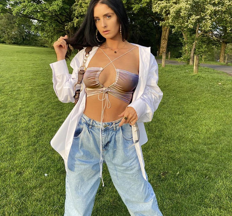 Depop Wins ヌード女優 写真