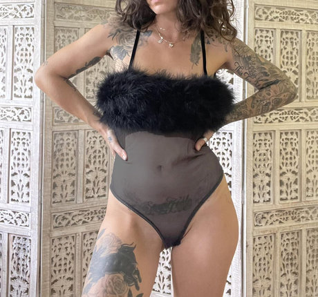 弁護士オンリーファンズ ポルノ 画像