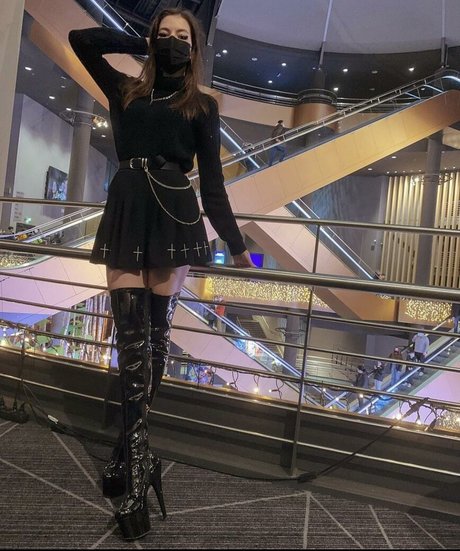 金髪の小人オンリーファンズ 限定 写真