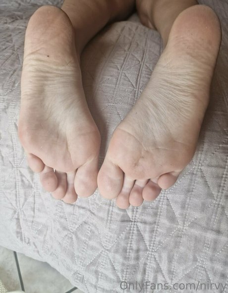 Nirvy ヌードスター 写真