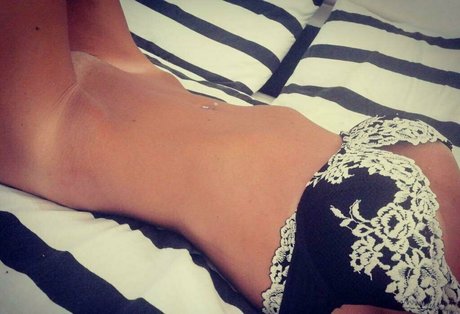 足 マンコ オンリーファンズ アダルト ギャラリー