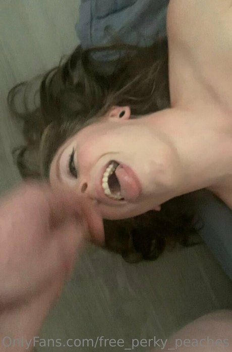 free perky peaches ヌード女優 写真