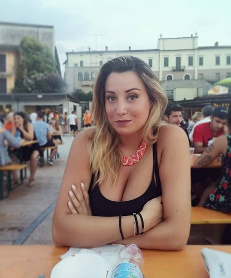 クリトリスオンリーファンズ 無料 写真