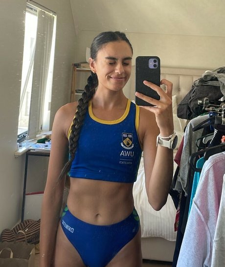 Imogen Russell 独占スター 写真