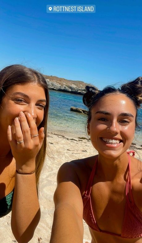 カーリーエボニーオンリーファンズ 裸 写真