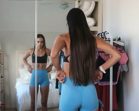 Imogen Russell ポルノスター ホット 写真