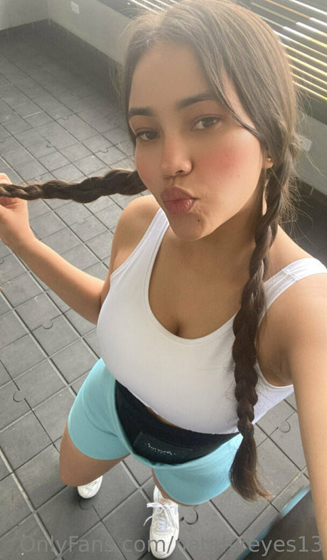 肉厚熟女オンリーファンズ セクシー裸 画像