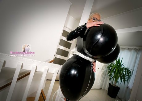 thebustysasha エロティックモデル アーカイブ