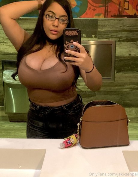 ジンジャートゥインクオンリーファンズ アダルト 写真