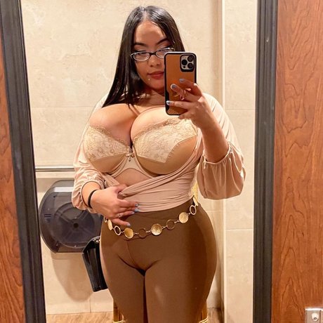 黒人女性のオンリーファンズ 美しいxxx 写真