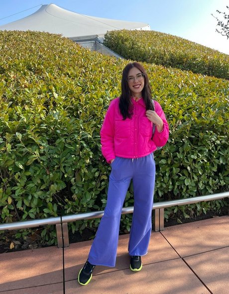 ストリップショー オンリーファンズ エロ 写真