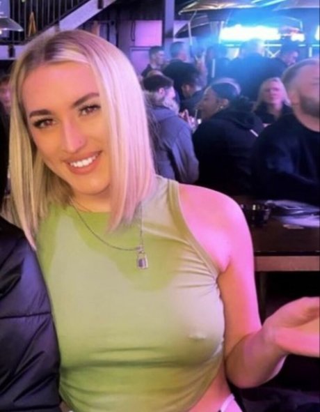 曲線美のランジェリーオンリーファンズ 無料ポルノ 写真