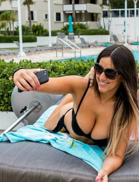 Claudia Romani 完璧なスター 画像