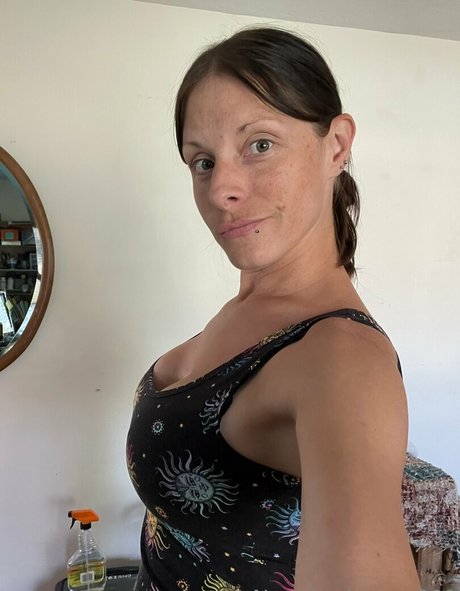 お尻を広げるオンリーファンズ ポルノ アーカイブ