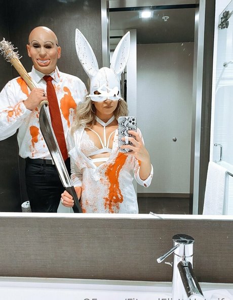 金髪の小人オンリーファンズ HD 画像