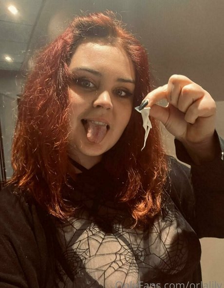 スペードのクイーン オンリーファンズ セクシーヌード 写真