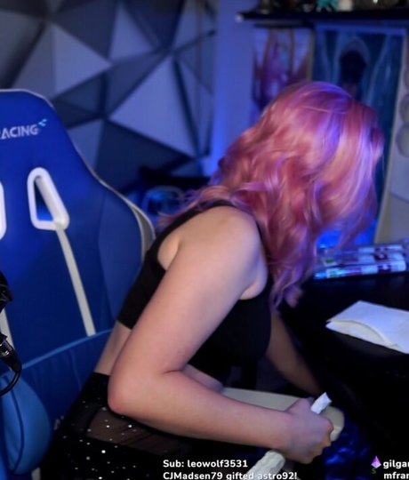 レズビアンマッサージオンリーファンズ 美しい裸 画像